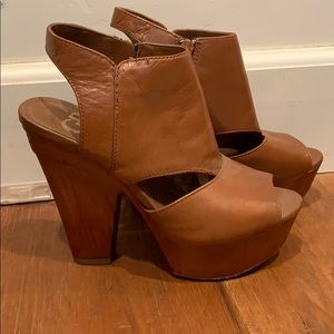Gianni Bono super cute wedges!
